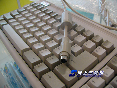 PLUM青軸機(jī)械白鍵盤實(shí)測體驗(yàn) 手感一流，貿(mào)易代理新選